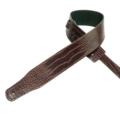 détails sangle guitare en cuir brun foncé imitation croco