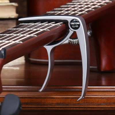 Capodastre Universel En Alliage Blanc - Pour Guitare, Basse, Ukulélé - Réglage Rapide Une Main
