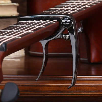 Capodastre de guitare en alliage d'aluminium avec clé accordeur - couleur noir