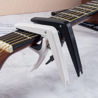 Capodastre parfait pour guitare acoustique classique