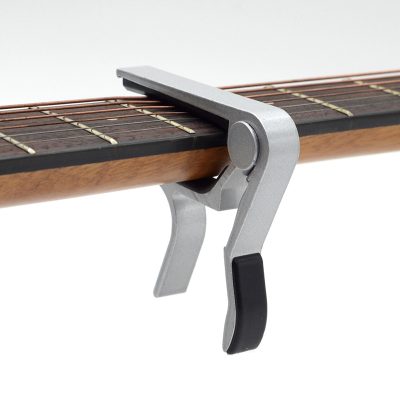 Capodastre pour guitare acoustique alliage d'alu - couleur argent