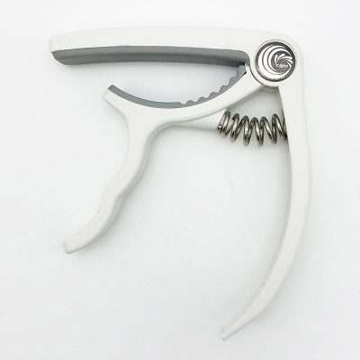 Capodastre pour guitare en plastique - modèle blanc