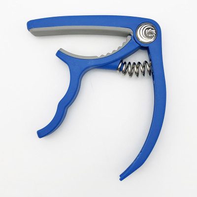 Capodastre pour guitare en plastique - modèle bleu