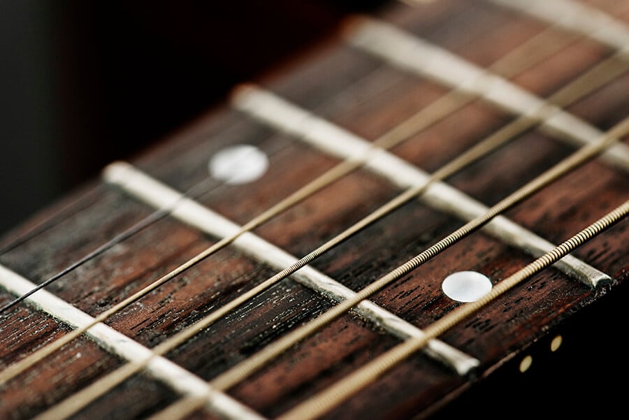 Comment bien choisir vos cordes de guitare