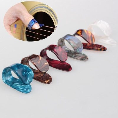 Lot de 4 médiators pour le pouce couleurs aléatoires