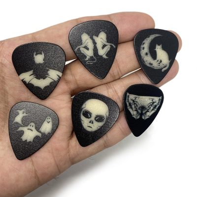 Lot de 60 médiators 0.71mm au motifs Heavy Metal Horreur