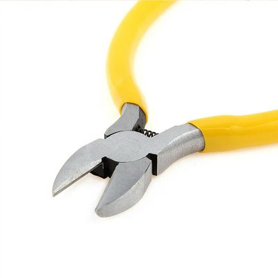vue de haut de la Pince à fil de frette en acier inoxydable pour guitare