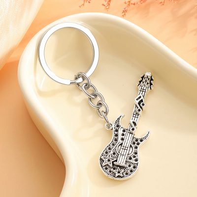 Amulette porte-clé guitare vintage