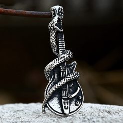 Collier pendentif guitare et serpent