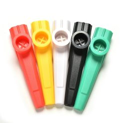 Petit kazoo en plastique couleur aléatoire