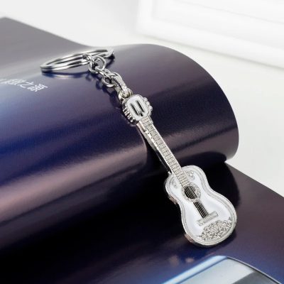 Porte-clé guitare acoustique dorée ou argentée - couleur argent