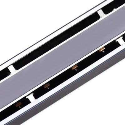 détails précis Harmonica chromatique 16 trous - modèle