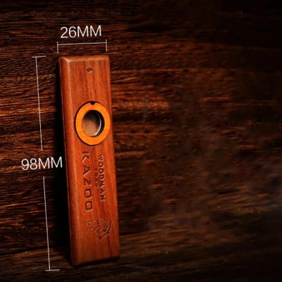 dimensions Kazoo en bois dans un étui en métal