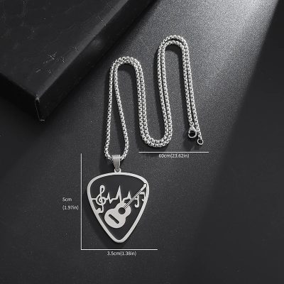 dimensions du Gros pendentif médiator en métal