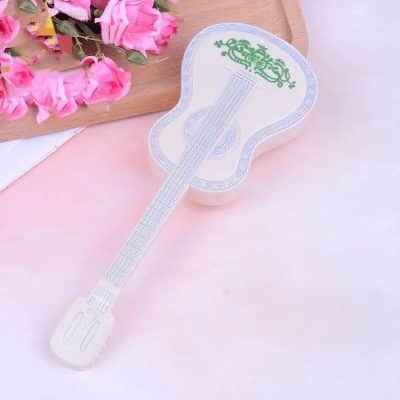 vue complète Guitare Miniature Guitare accoustique Country Music