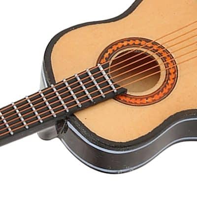 vue arrière Guitare Miniature accoustique réaliste en bois pour accrocher