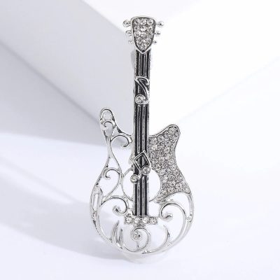 Broche Guitare Électrique Design Creux à motif Notes de Musique et Strass couleur Argent