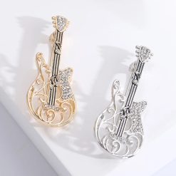 Broche Guitare Électrique Design Creux à motif Notes de Musique et Strass