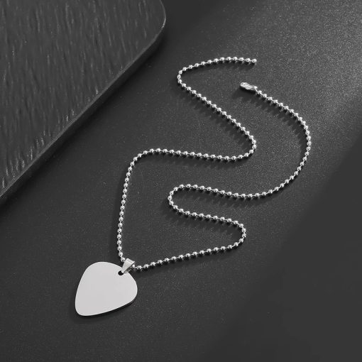 Vue d'ensemble du Collier Médiator Simple en Acier Inoxydable - Collection Minimaliste