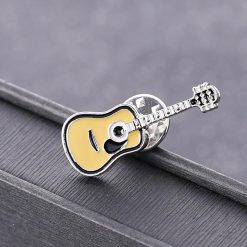 détails complets du Pins Émaillé Guitare Classique