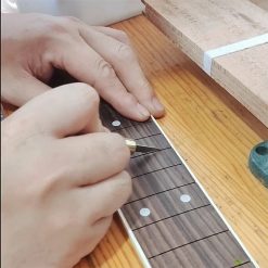 Magnifique Couteau à Crochet pour Nettoyage des Fentes de Frettes