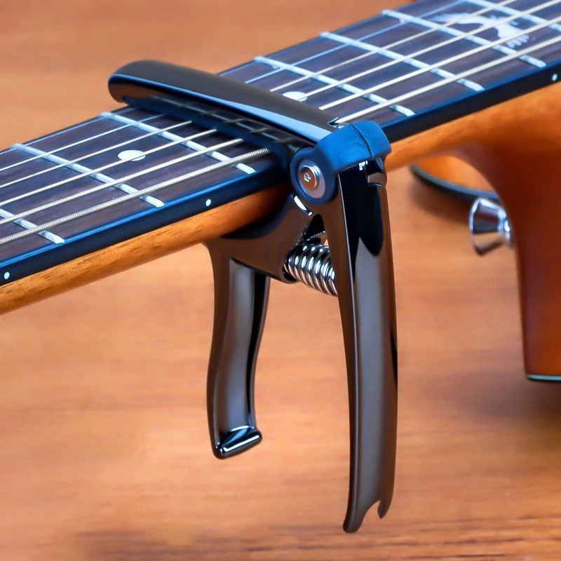 Capodastre Guitare à Ressort – Métal Ultra-Résistant Style Classique Couleur Noir