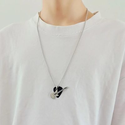 Vue Portée Pendentif Guitare Rock 'Pick & Roll' Couleur Noir