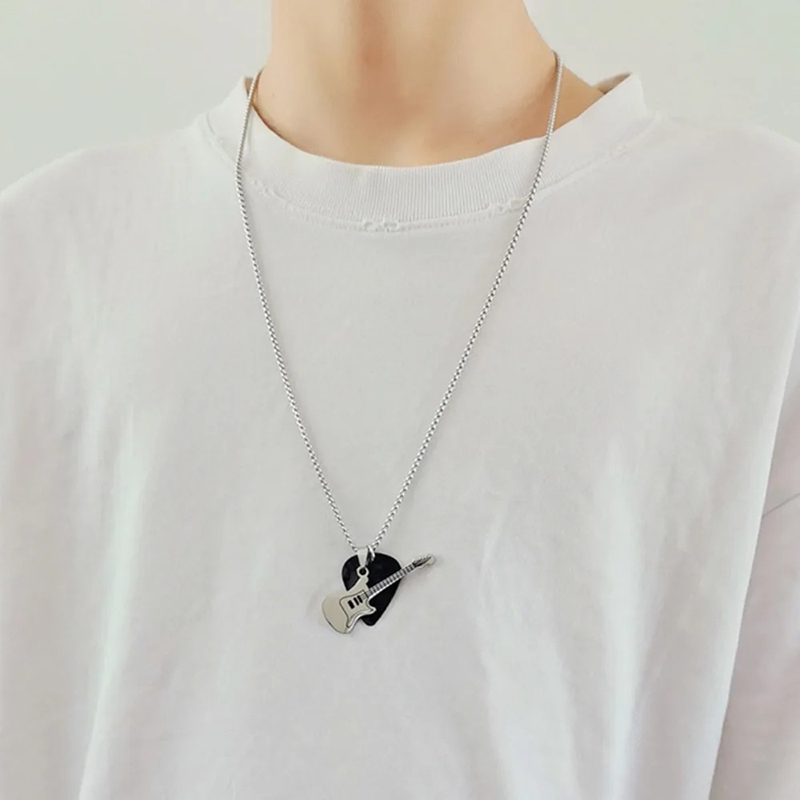 Vue Portée Pendentif Guitare Rock 'Pick & Roll' Couleur Noir