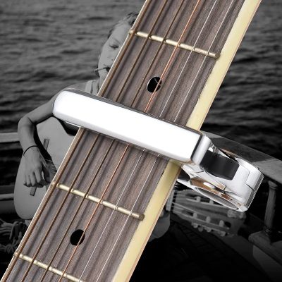 Vue détaillée Capodastre de Guitare Modèle Nacre Royale