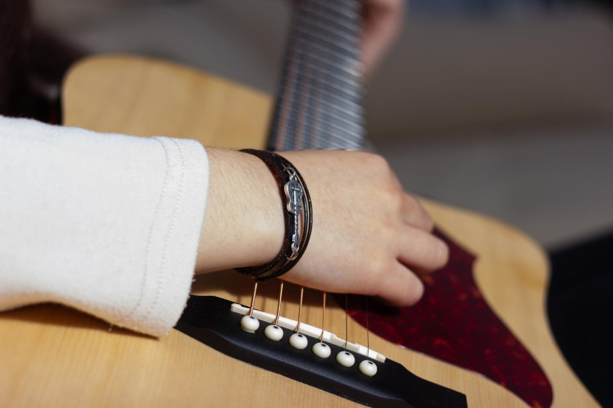 Bracelet Guitare - Portez votre Passion Rock au Poignet en Or, Argent ou autre matière
