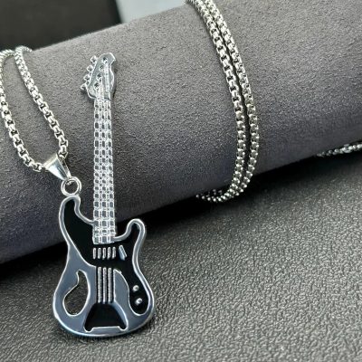 Détails du Magnifique Collier Guitare Shred