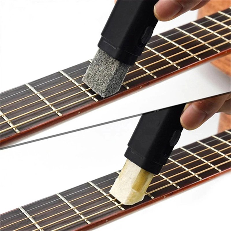 Details Brosse et Nettoyeur de Cordes pour Guitare - Outil d'Entretien 2-en-1