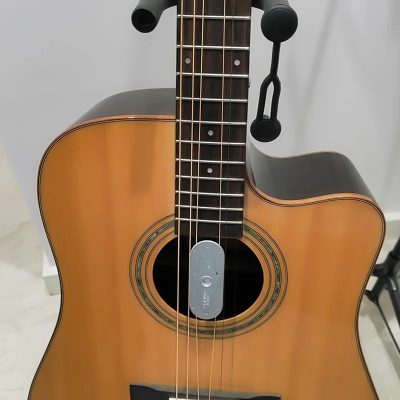 vue de face Humidificateur de Rosace à Suspension pour Guitare Acoustique