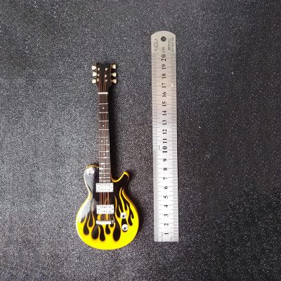Dimensions Mini Guitare Rock 'Flamme Jaune' Édition Collector avec Sangle