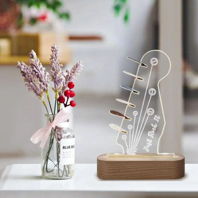 Magnifique Veilleuse LED Guitare Just Rock It Support Lumineux pour Médiators avec Socle Bois