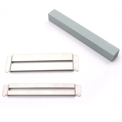 Vue complète du Kit d'Entretien pour Frettes de Guitare (Protège-Touche et Bloc de Polissage)