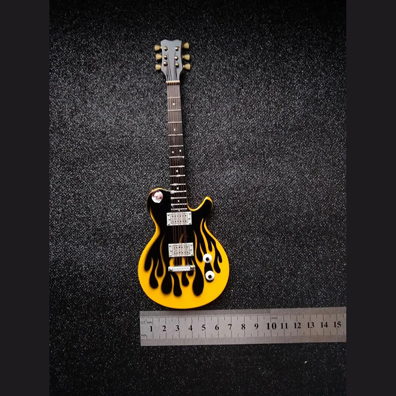 vue de face Mini Guitare Rock 'Flamme Jaune' Édition Collector avec Sangle