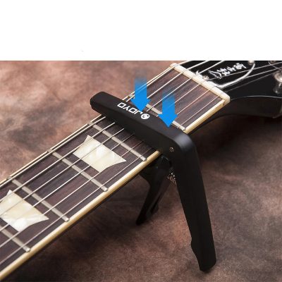 Avant Capodastre Guitare - Modèle Ergonomique à Ressort en Alliage Léger Couleur Couleur noir