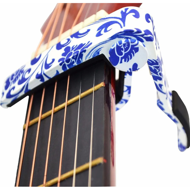 Capodastre Guitare Édition Porcelaine Bleue à Ressort Ergonomique Couleur Bleu