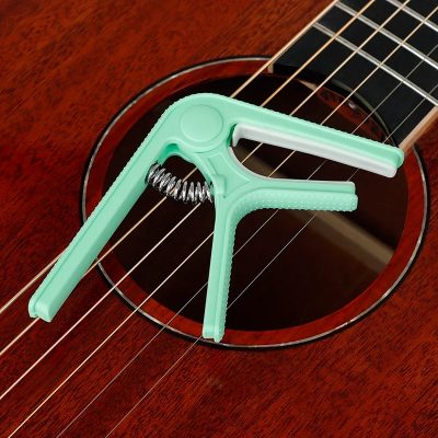 Avant Capodastre Guitare Léger au Design Pastel à Ressort en Acier Inoxydable Couleur Vert