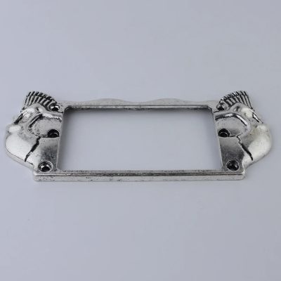 Cadre de Micro Guitare Crâne Métallique Sculpté “Skull Frame” Couleur Argent