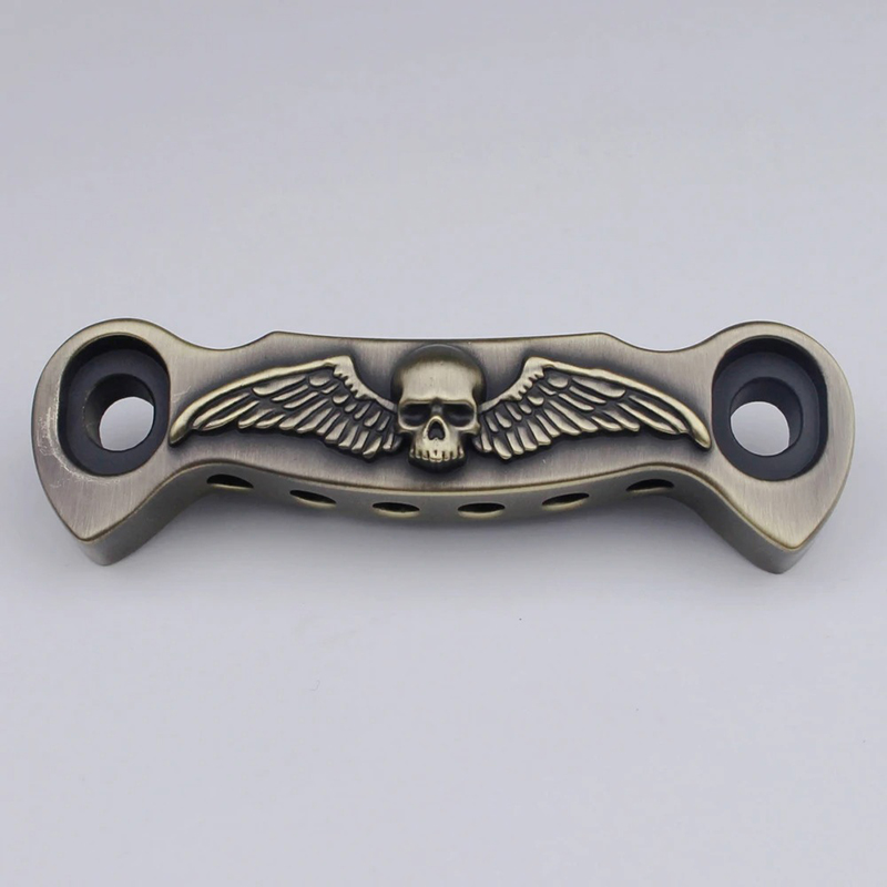Cordier Guitare Électrique Crâne Ailé Métallique “Wings of Death” Couleur Bronze