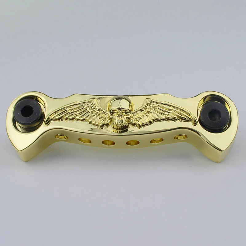 Cordier Guitare Électrique Crâne Ailé Métallique “Wings of Death” Couleur Or