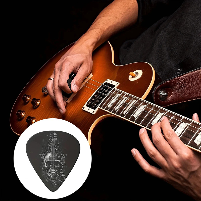 Lot de 6 Plectres Guitare (Médiators) Motif Tête de Mort, avec Étui Porte-clés Porte-Plectre