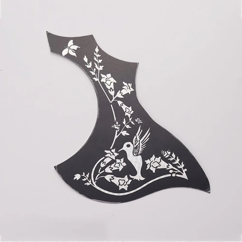 Pickguard « Vol du Colibri Doré » – Protection Décorative pour Guitare Acoustique Couleur Blanc