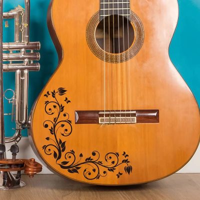 Vue de Face Sticker Décoratif pour Guitare - Motif Floral Élégant Noir !