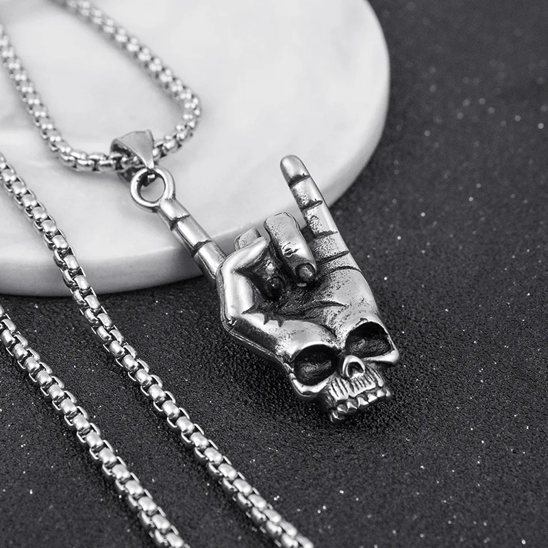 Avant Collier avec Pendentif Tête de Mort Main Rock “Devil Horns”