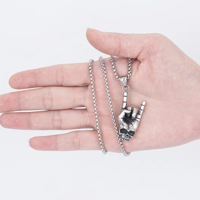 Collier avec Pendentif Tête de Mort Main Rock “Devil Horns”
