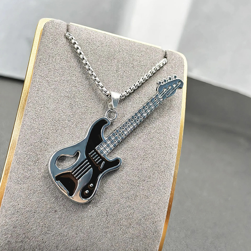 Collier avec Pendentif Guitare Rock Noir Métal “Cutaway Spirit”