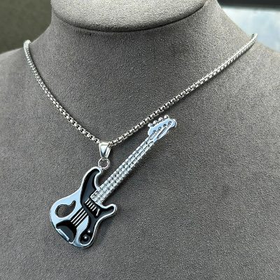 Collier avec Pendentif Guitare Rock Noir Métal - “Cutaway Spirit”